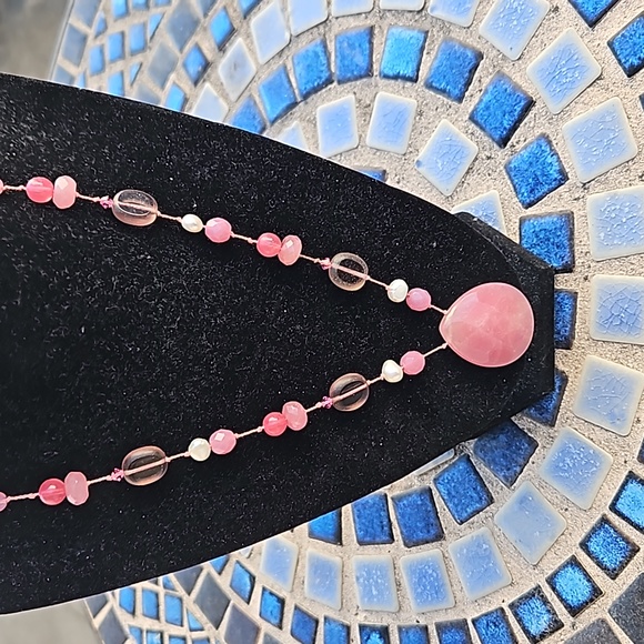 Rose Quartz Pearl Necklace Silver Tone Clasp Teardrop Shaped Pendant Pink W OS - Picture 3 of 4